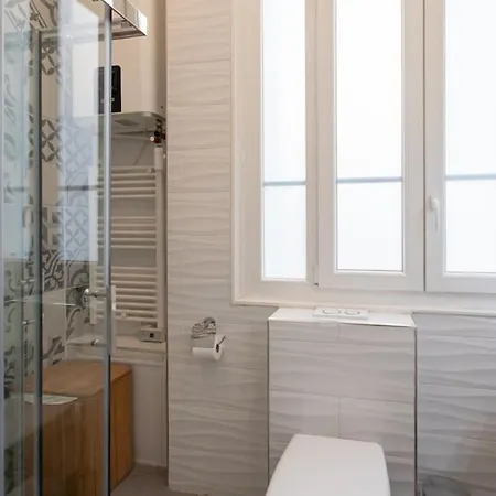 #22 Emma 2bdr Balcony Center Town 2mins Tramway *